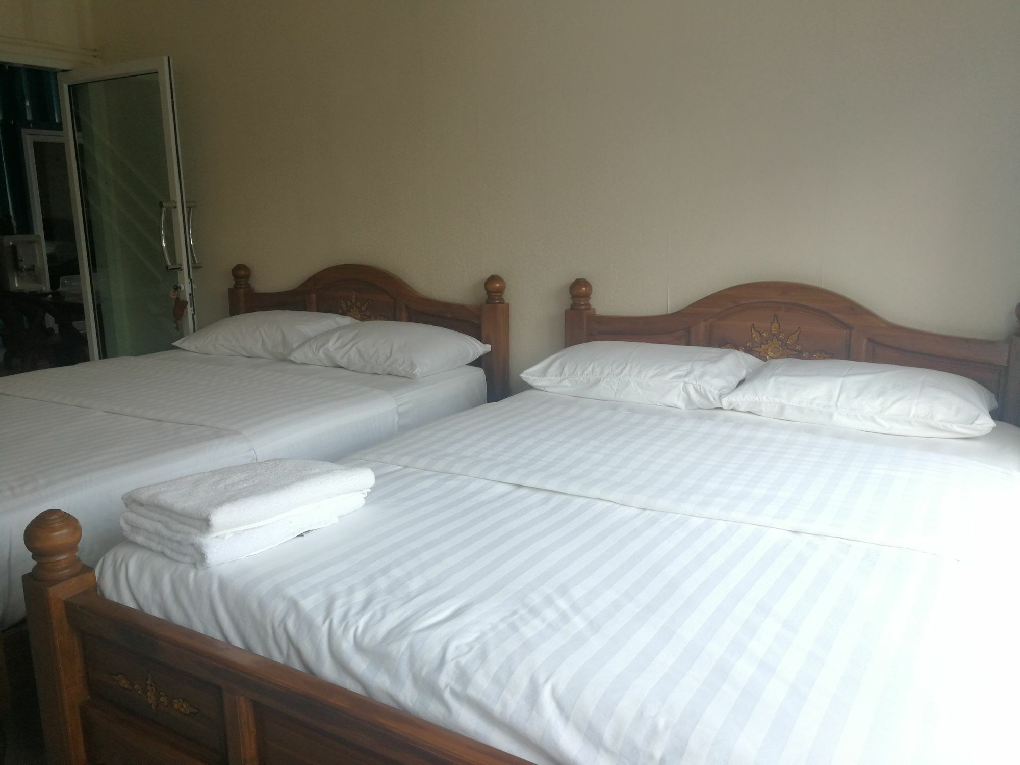 Farsai Homestay Lop Buri エクステリア 写真
